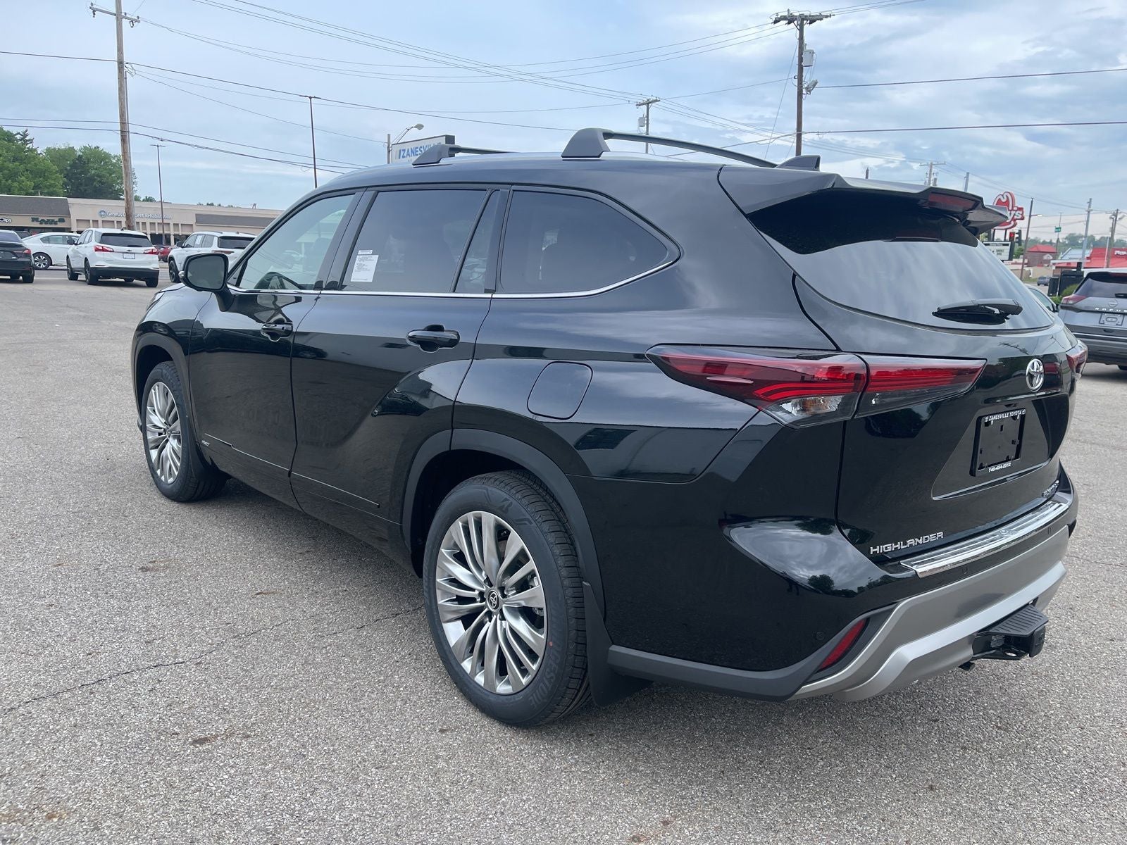 2026 Toyota Highlander Hybrid Platinum