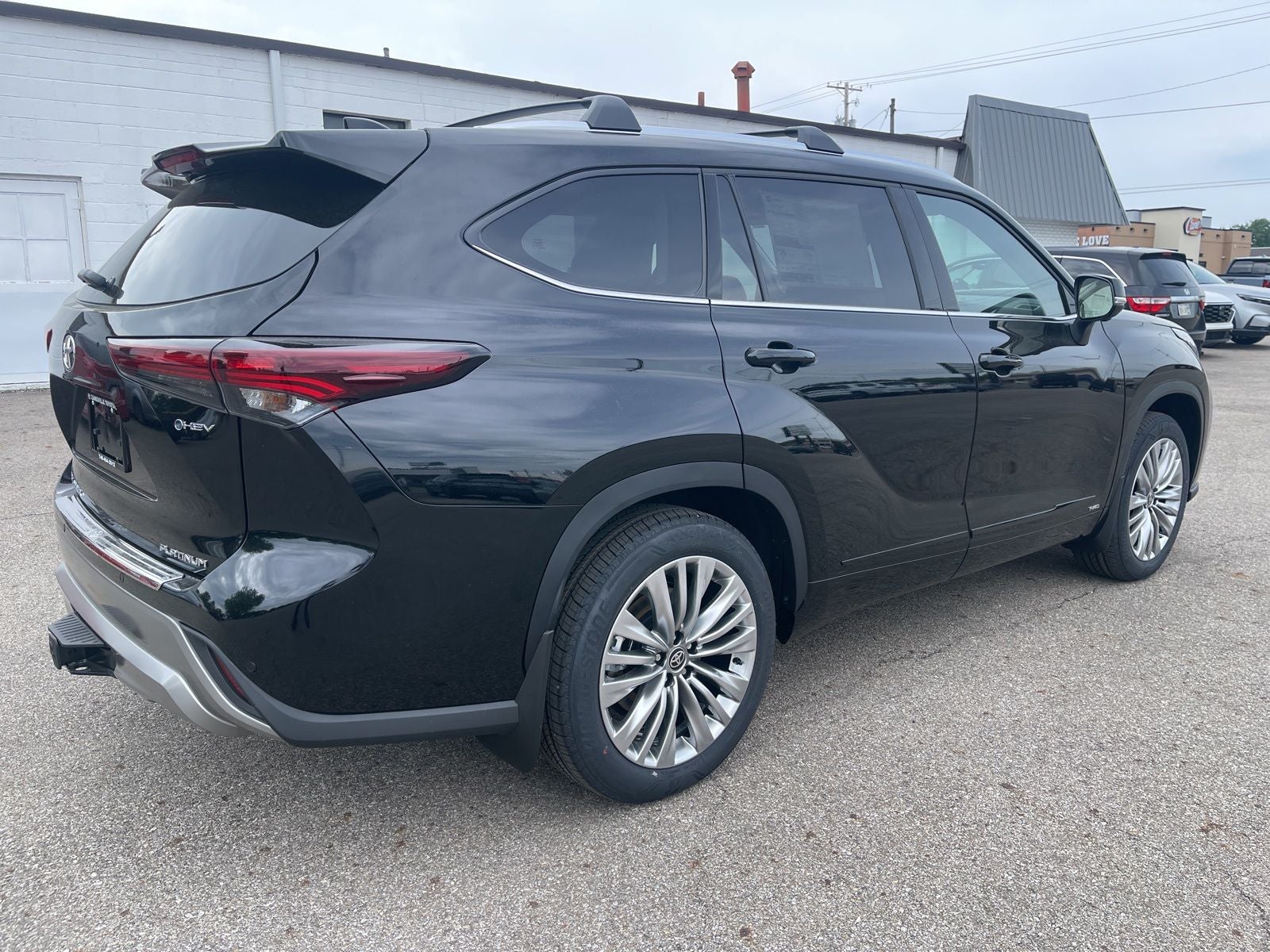 2026 Toyota Highlander Hybrid Platinum
