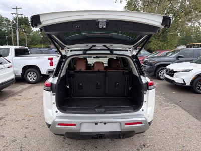 2023 Nissan Pathfinder Platinum