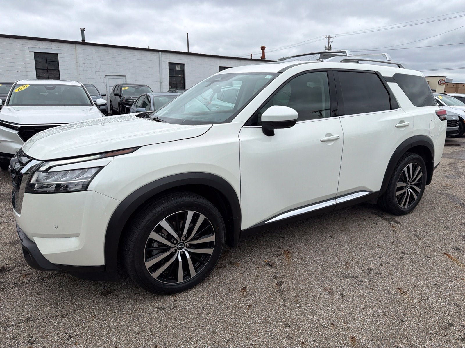 2023 Nissan Pathfinder Platinum