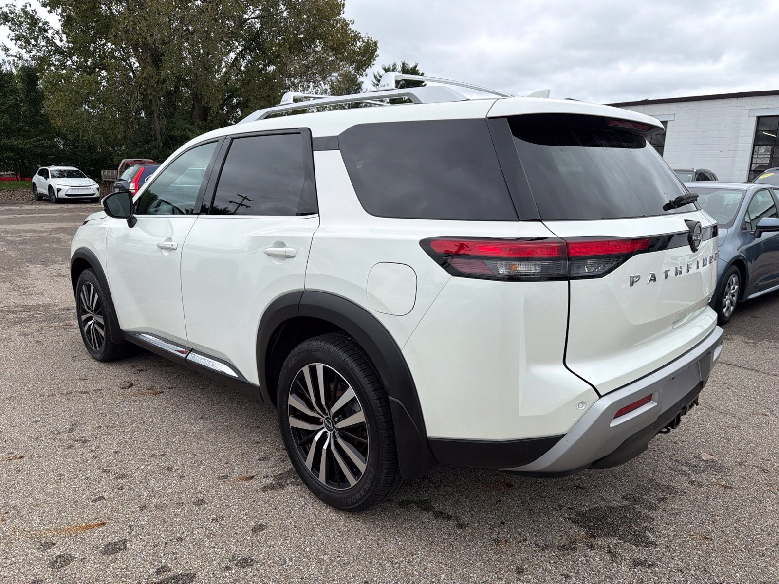2023 Nissan Pathfinder Platinum