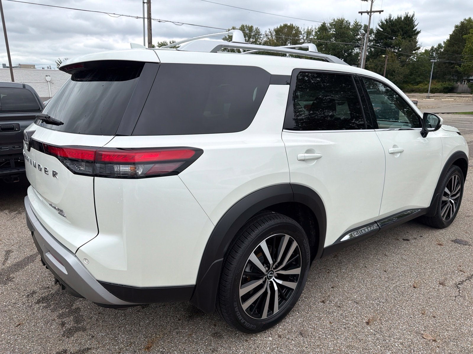 2023 Nissan Pathfinder Platinum