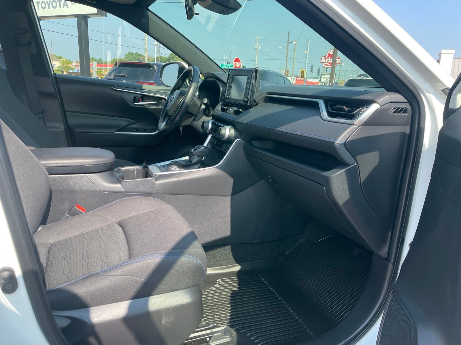 2022 Toyota RAV4 Hybrid SE