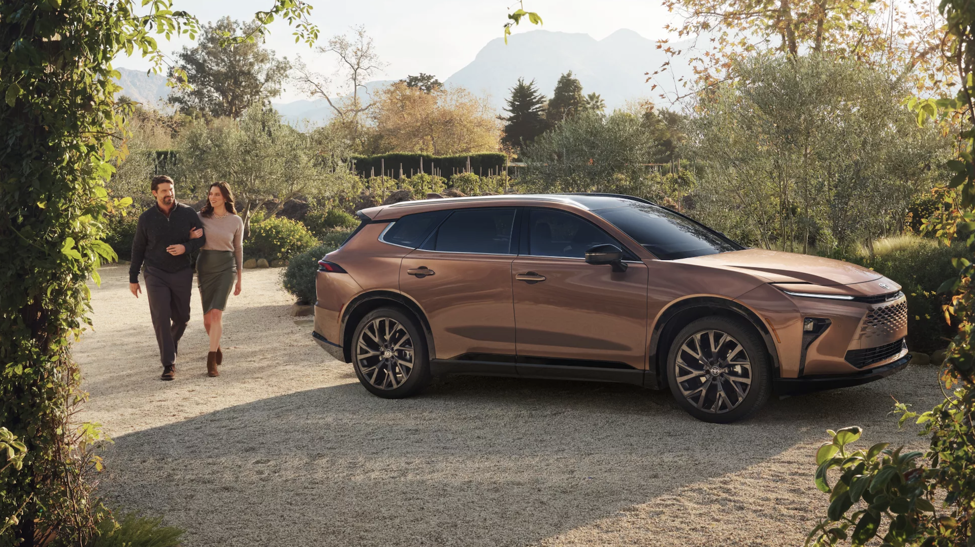 2025 Toyota Crown Signia Limited trim shown in Bronze Age Near The Cambridge, OH